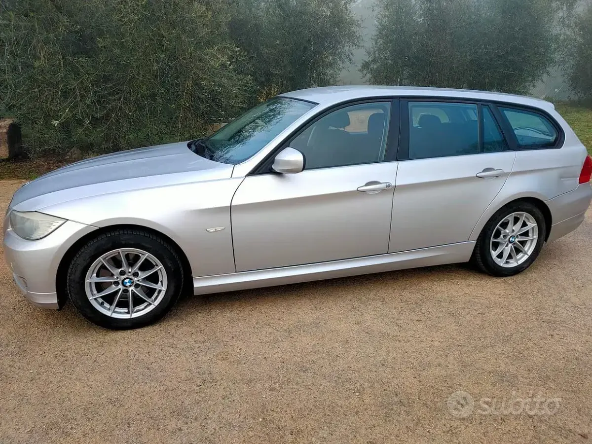 Usata BMW 318 116 CV (85 kW) 2010 Grigio Station wagon