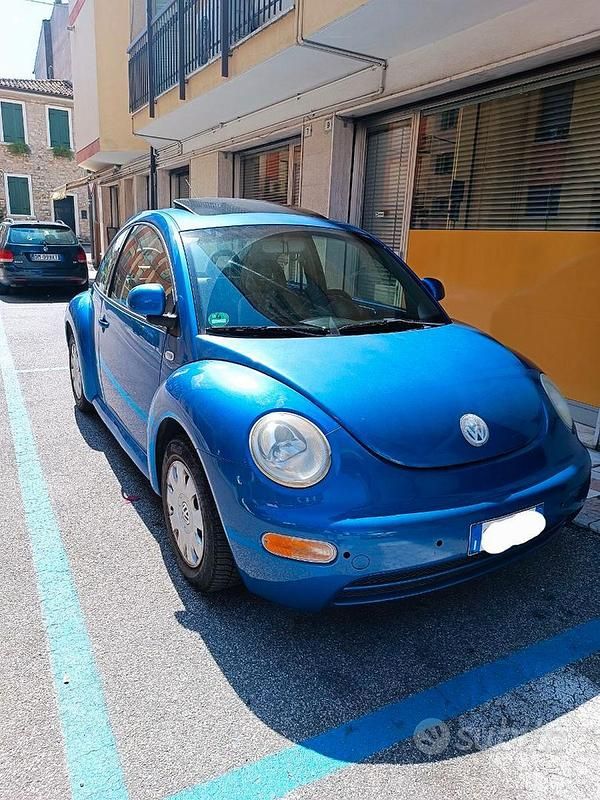 Usata VW New Beetle 116 CV (85 kW) 1998 Blu Utilitaria