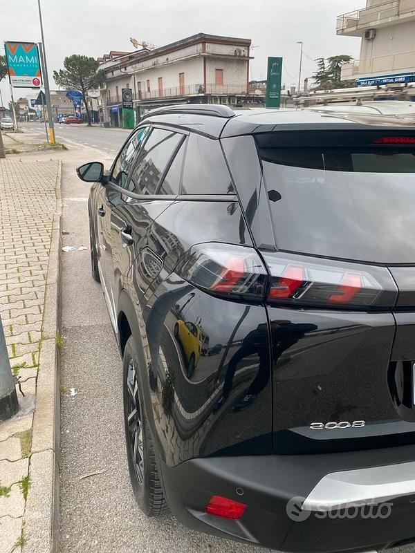 Usata Peugeot 2008 130 CV (95 kW) 2023 SUV