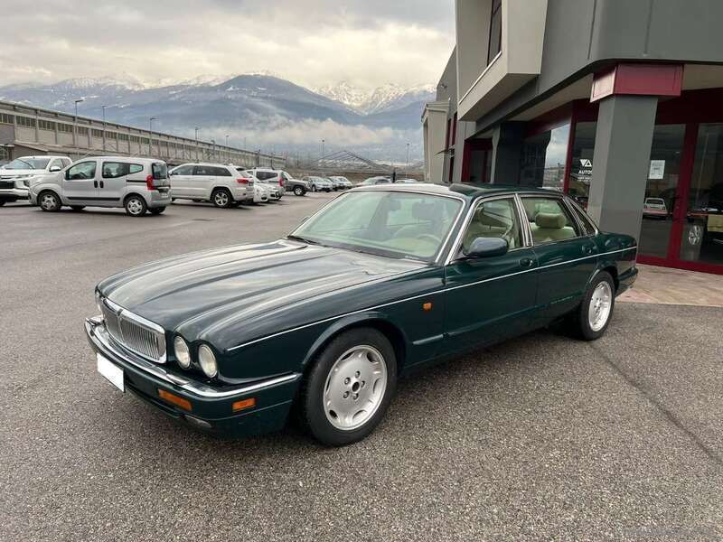 Usata Jaguar XJ Sovereign 241 CV (177 kW) 1995 Verde Berlina