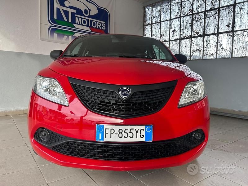 Usata Lancia Ypsilon 69 CV (50 kW) 2018 Rosso Utilitaria