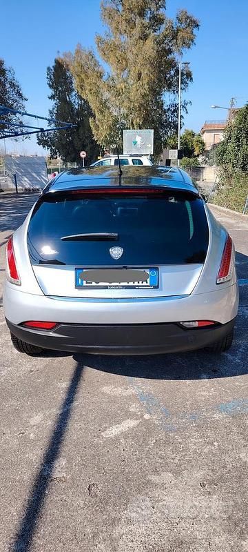 Usata Lancia Delta 105 CV (77 kW) 2012 Grigio Utilitaria