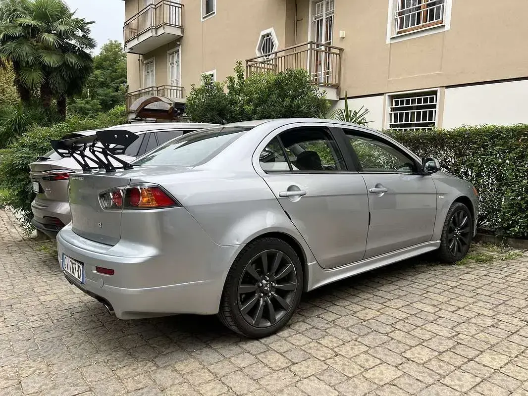 Usata Mitsubishi Lancer 241 CV (177 kW) 2011 Argento Berlina