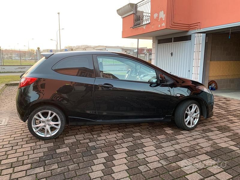 Usata Mazda 2 86 CV (63 kW) 2010 Nero Utilitaria