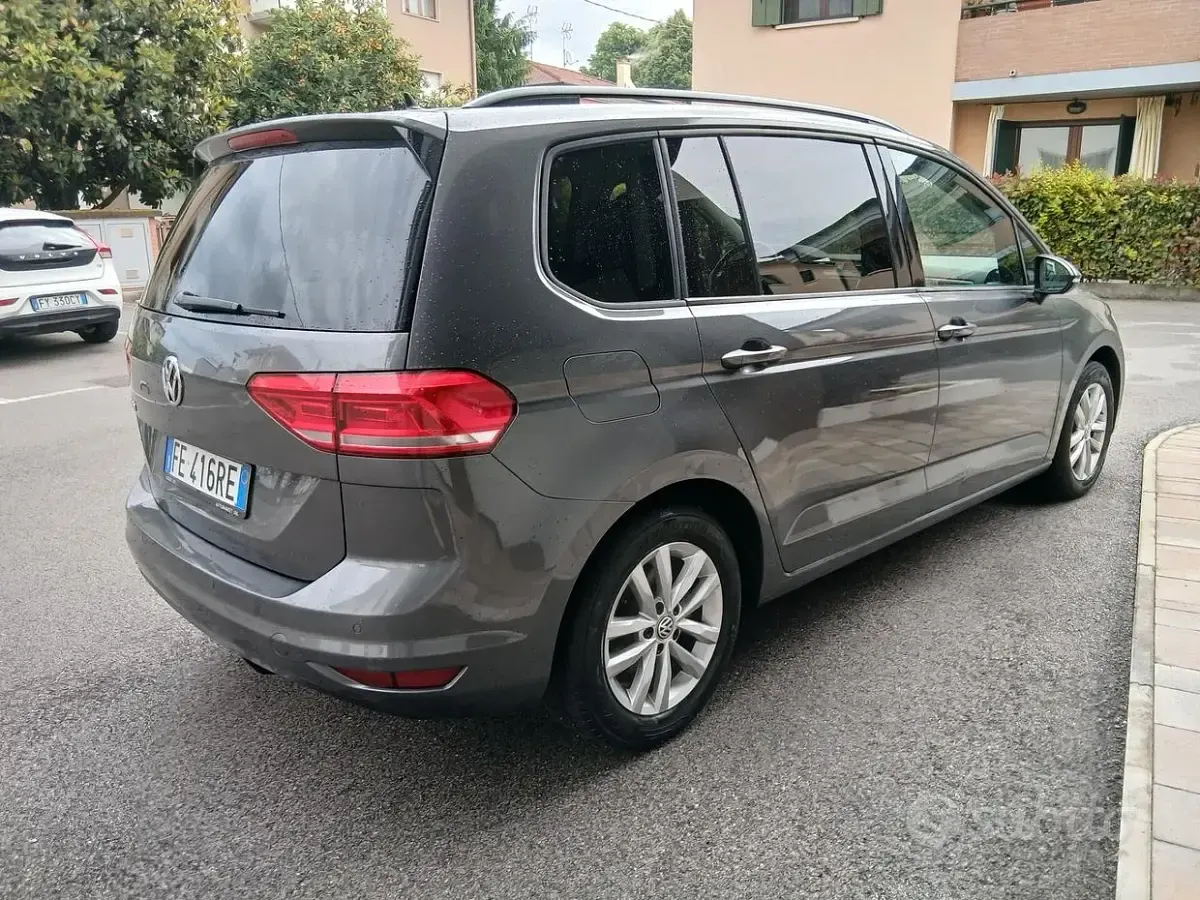 Usata VW Touran Executive 150 CV (110 kW) 2016 Grigio Monovolume