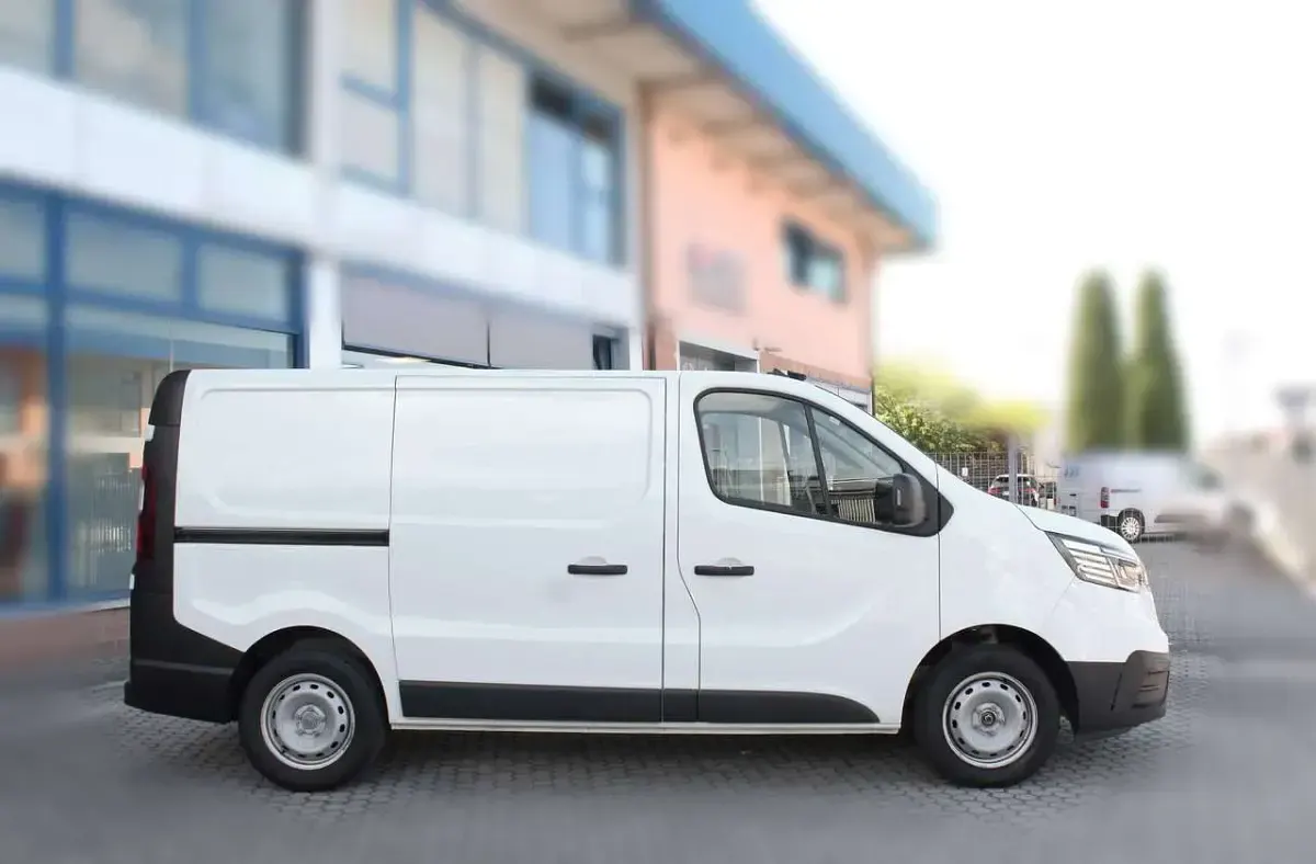 Usata Renault Trafic 110 CV (80 kW) 2024 Bianco ghiaccio Monovolume