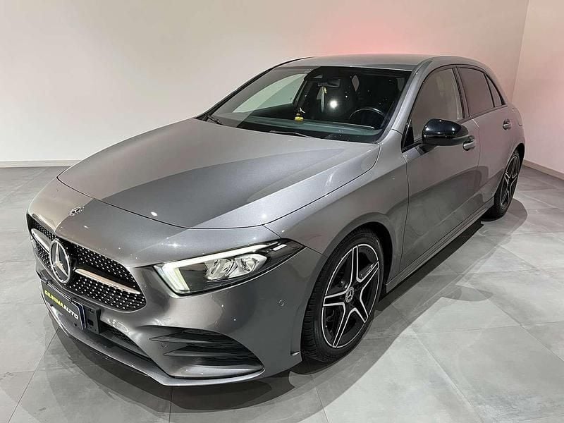 Usata Mercedes A180 Premium 116 CV (85 kW) 2020 Grigio Berlina