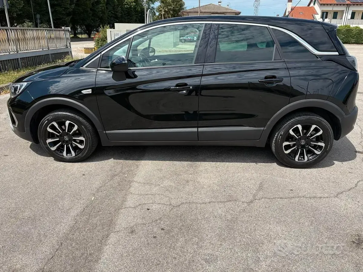 Usata Opel Crossland Ultimate 110 CV (80 kW) 2023 Nero SUV