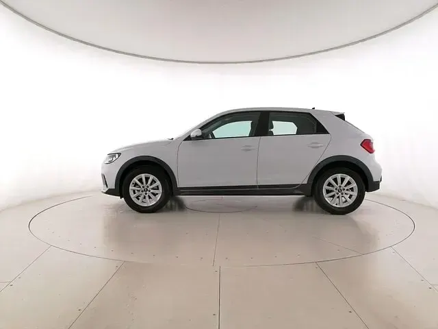 Usata Audi A1 Business 110 CV (80 kW) 2023 Bianco ghiacciaio metallizzato SUV