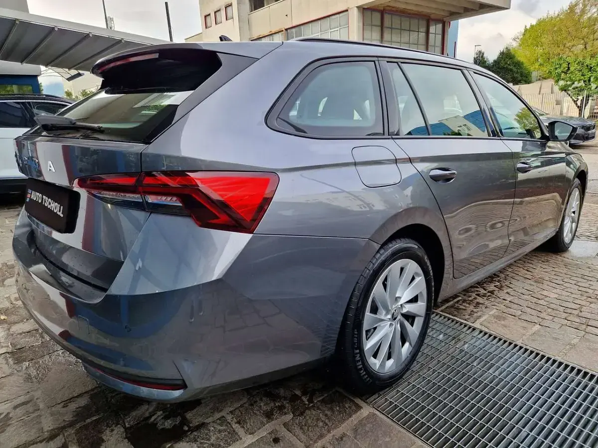Usata Skoda Octavia Selection 150 CV (110 kW) 2024 Graphitegrau metallic Station wagon