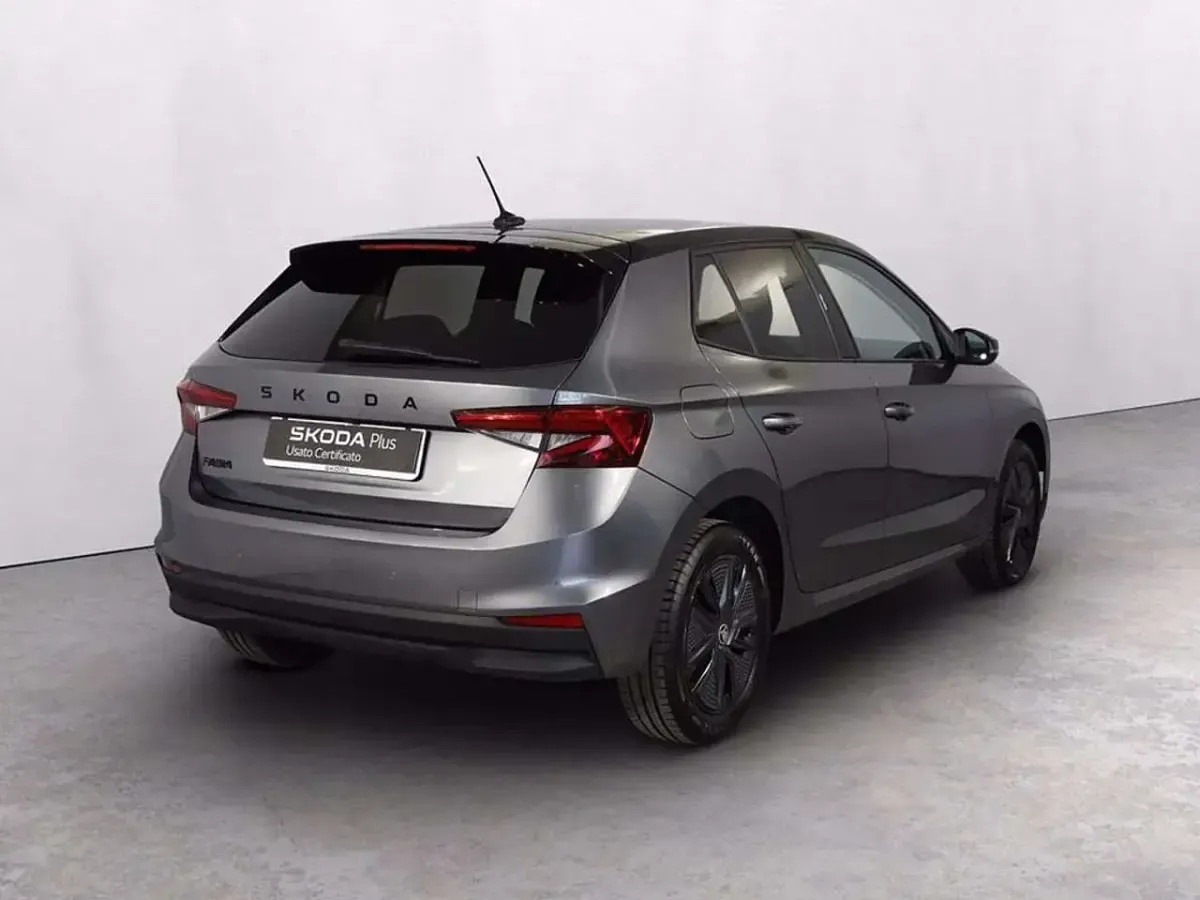 Usata Skoda Fabia 80 CV (58 kW) 2025 Grigio graphite metallizzato n Utilitaria