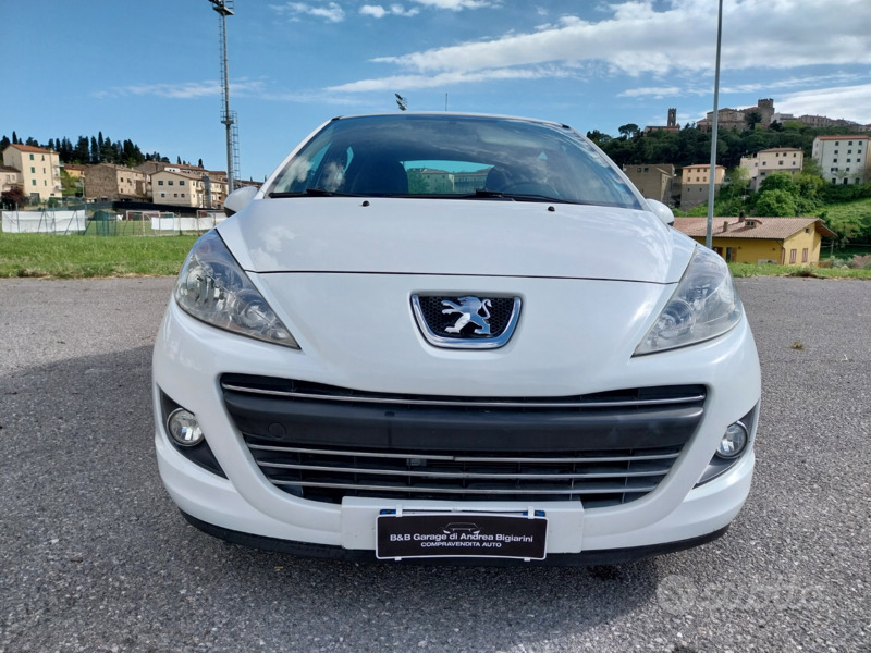 Usato 2010 Peugeot 207 1.4 Benzin 95 CV (3.300 €)