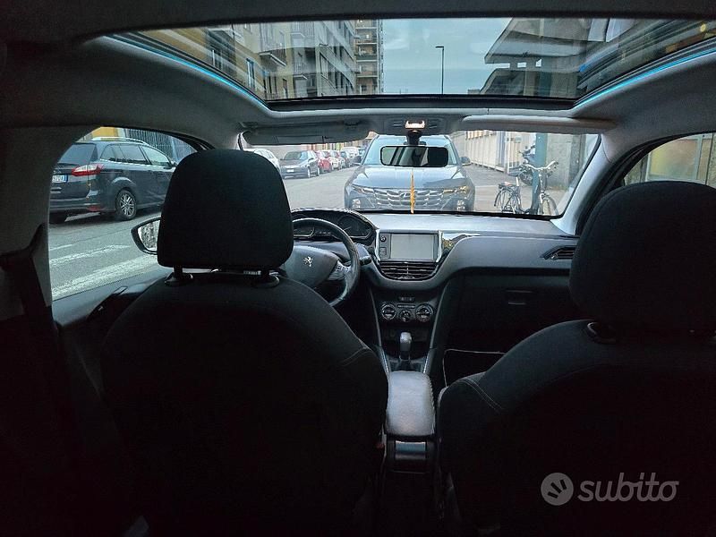 Usata Peugeot 208 Allure 68 CV (50 kW) 2013 Bianco Utilitaria