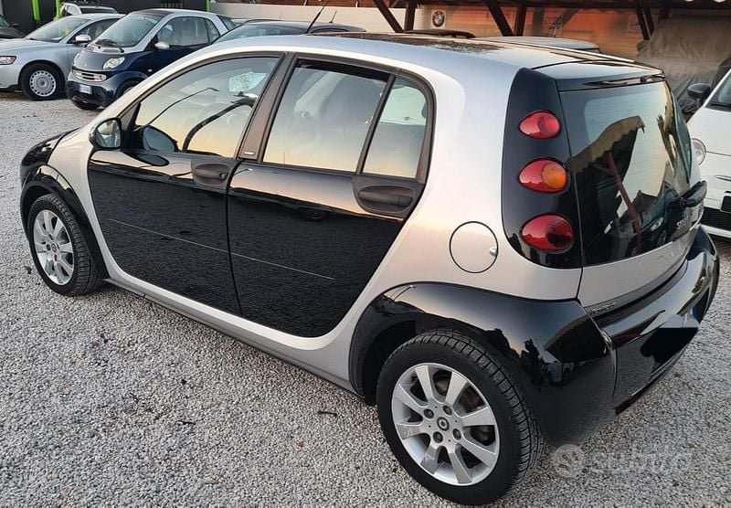 Begagnad Smart ForFour Passion 75 HK (55 kW) 2006 Svart Halvkombi