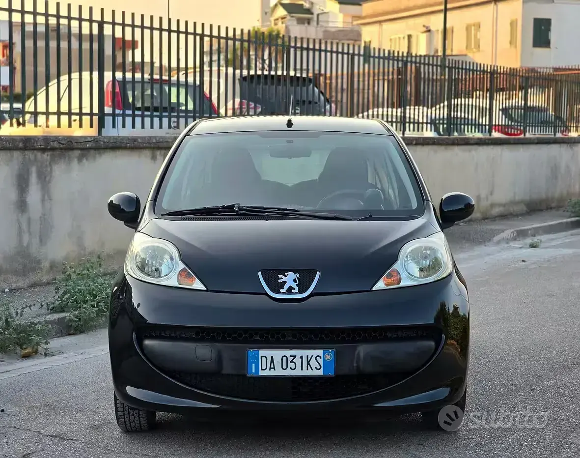Usata Peugeot 107 54 CV (39 kW) 2006 Nero Utilitaria