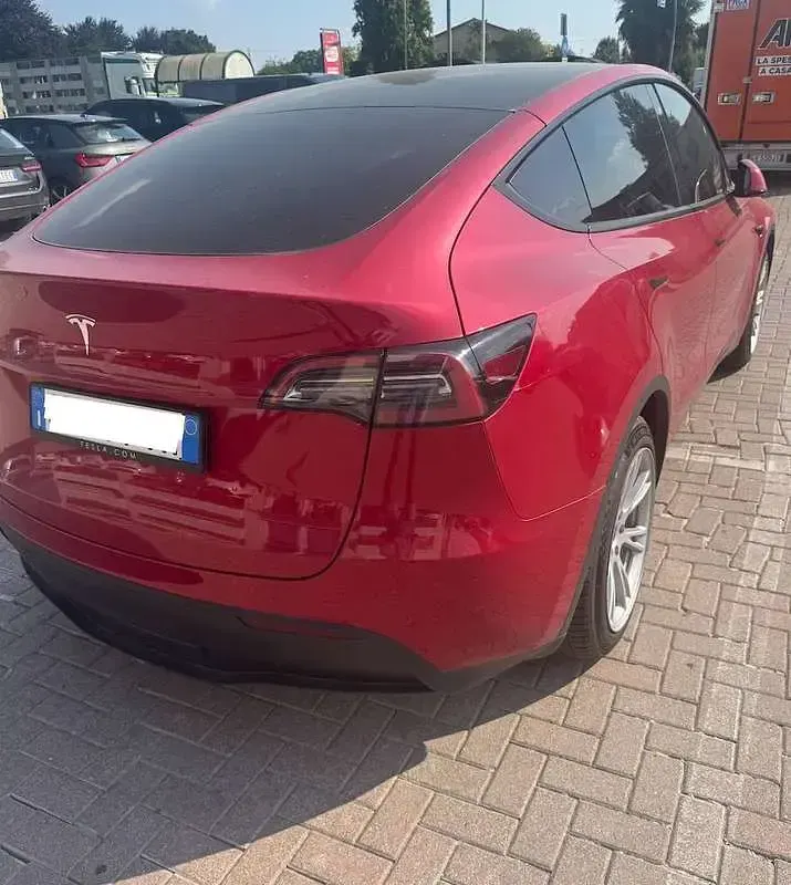 Usata Tesla Model Y RWD 88 kW (120 CV) 2023 Rosso SUV