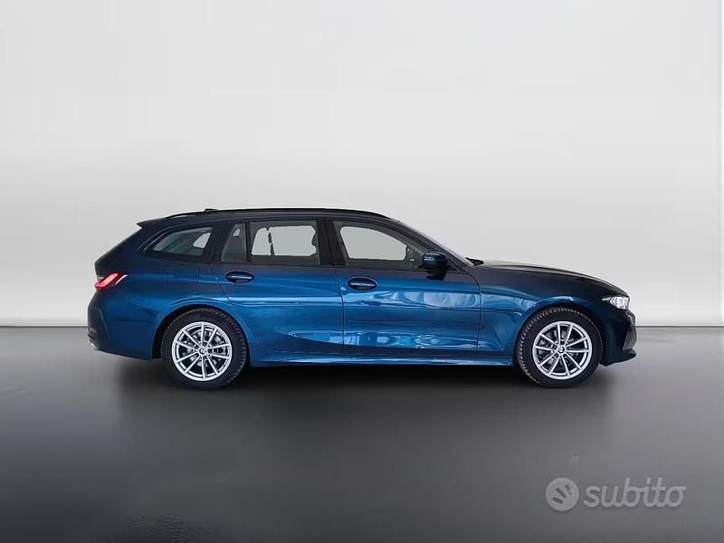 Usata BMW 320e 190 CV (139 kW) 2024 Blu Station wagon