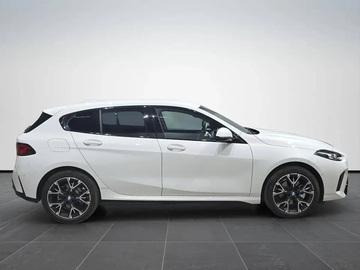 Usata BMW 120 Performance 150 CV (110 kW) 2025 Alpin white pastello Utilitaria