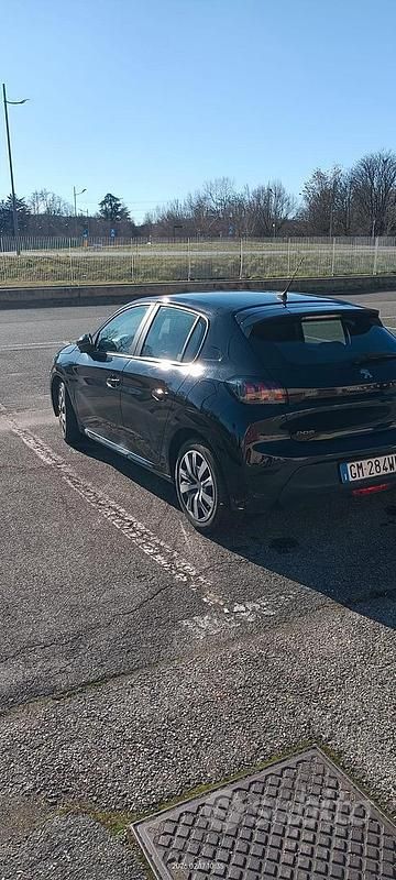 Usata Peugeot 208 75 CV (55 kW) 2023 Nero Utilitaria