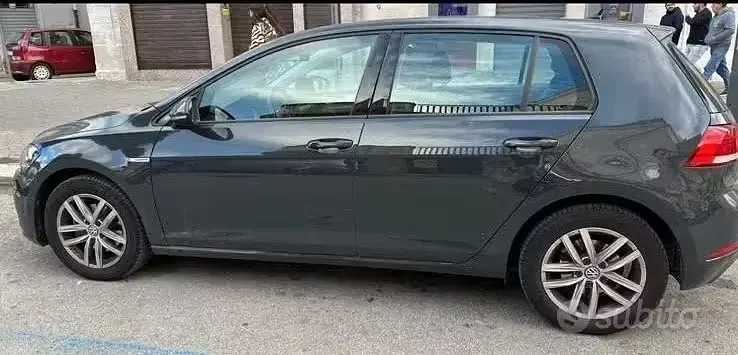 Usata VW Golf VII Trendline 130 CV (95 kW) 2020 Grigio Berlina