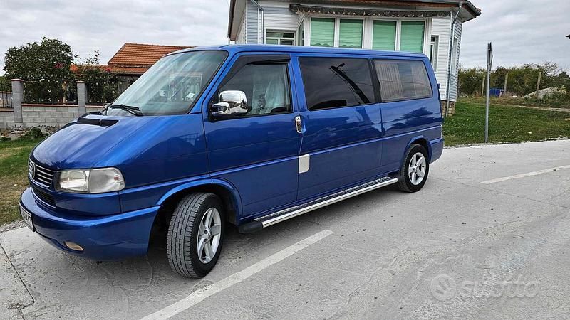Usata VW Caravelle 151 CV (111 kW) 2002 Blu Monovolume