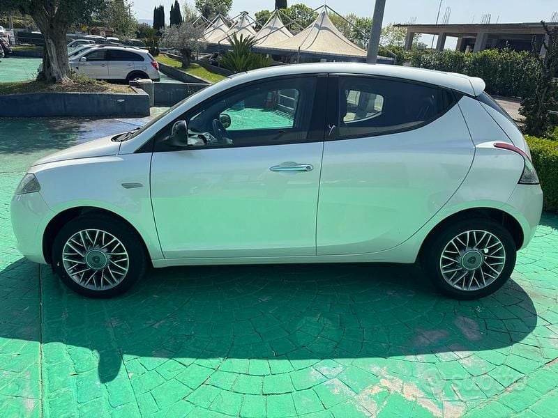 Usata Lancia Ypsilon S 69 CV (50 kW) 2011 Bianco Utilitaria