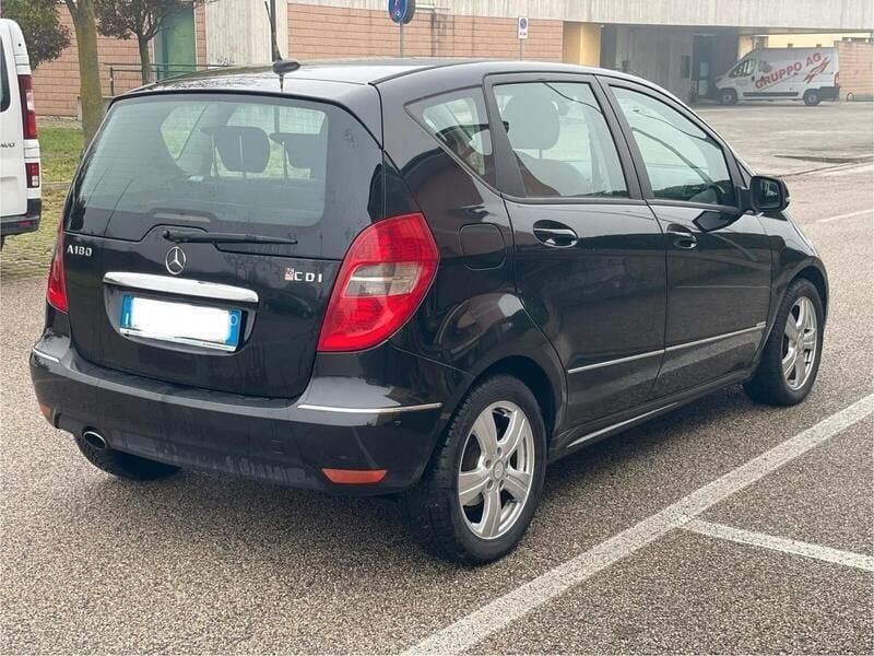 Usata Mercedes A180 Avantgarde 109 CV (80 kW) 2010 Nero Berlina