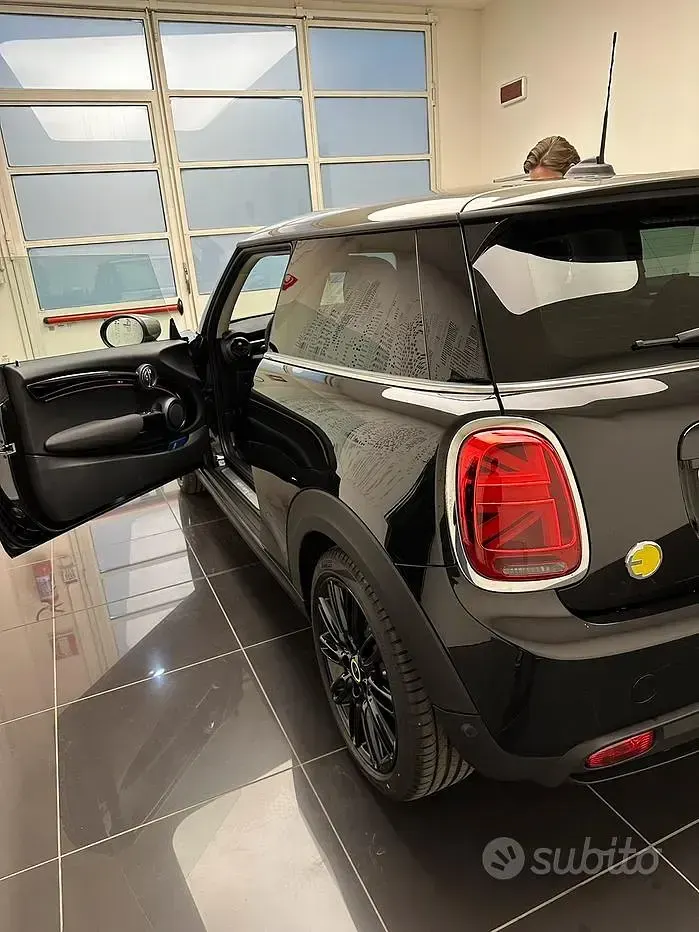 Usata Mini Cooper 75 kW (102 CV) 2022 Nero Utilitaria