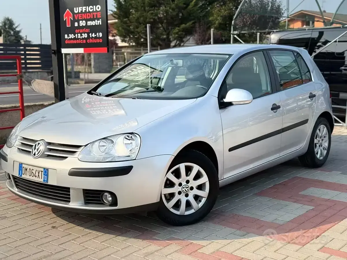 Usata VW Golf VI Comfortline 102 CV (75 kW) 2008 Grigio Utilitaria