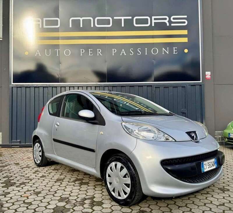 Usata Peugeot 107 68 CV (50 kW) 2005 Argento Utilitaria