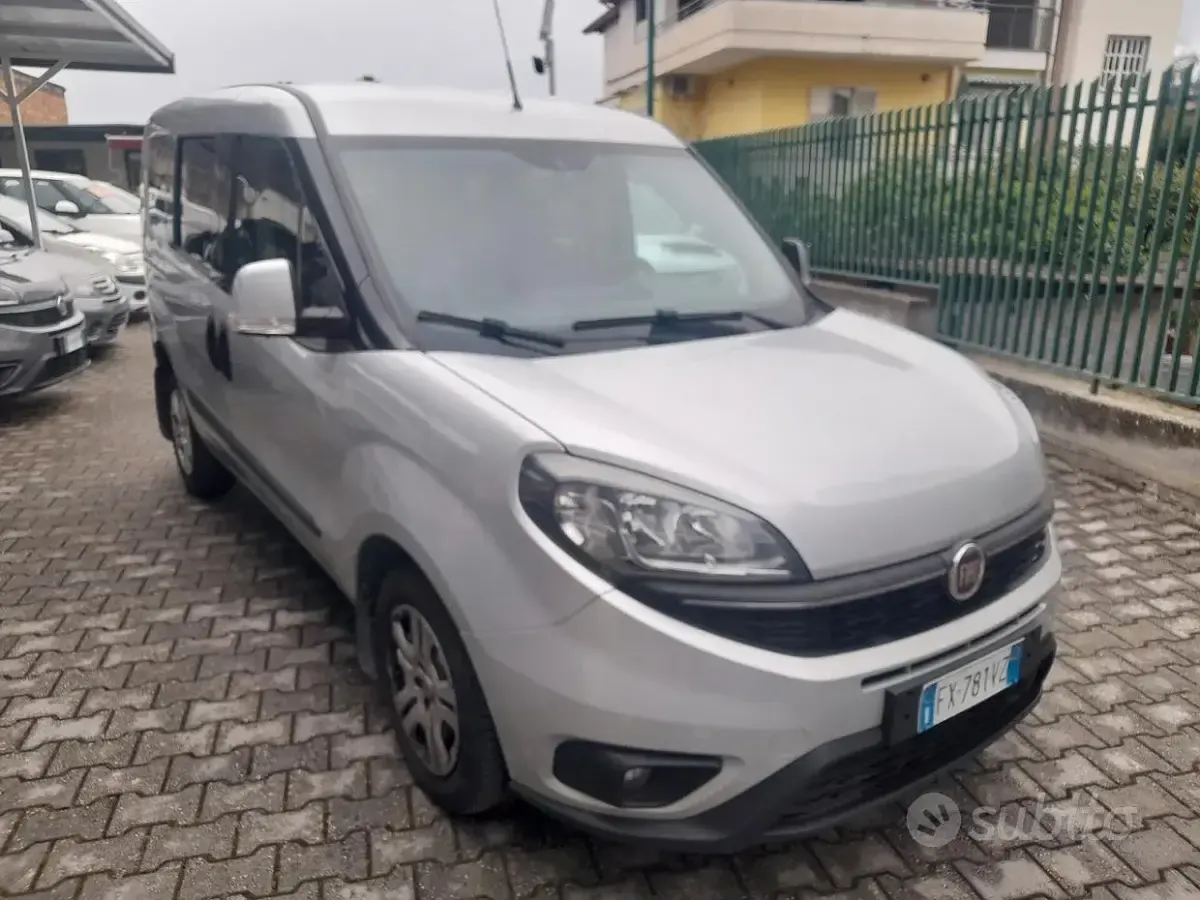 Usata Fiat Doblò 105 CV (77 kW) 2019 Grigio Monovolume