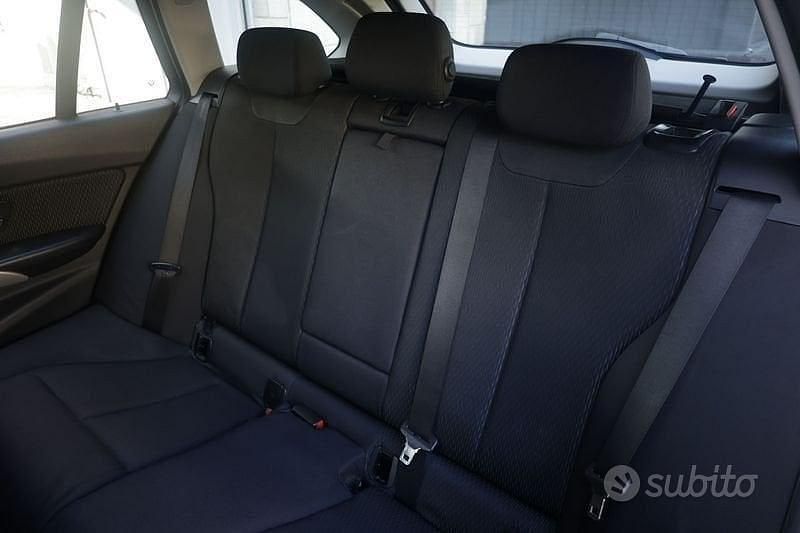 Usata BMW 320 Sport Line 184 CV (135 kW) 2013 Blu scuro Station wagon