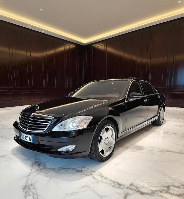 Usado Mercedes S500 387 CV (284 kW) 2007 Negro Berlina