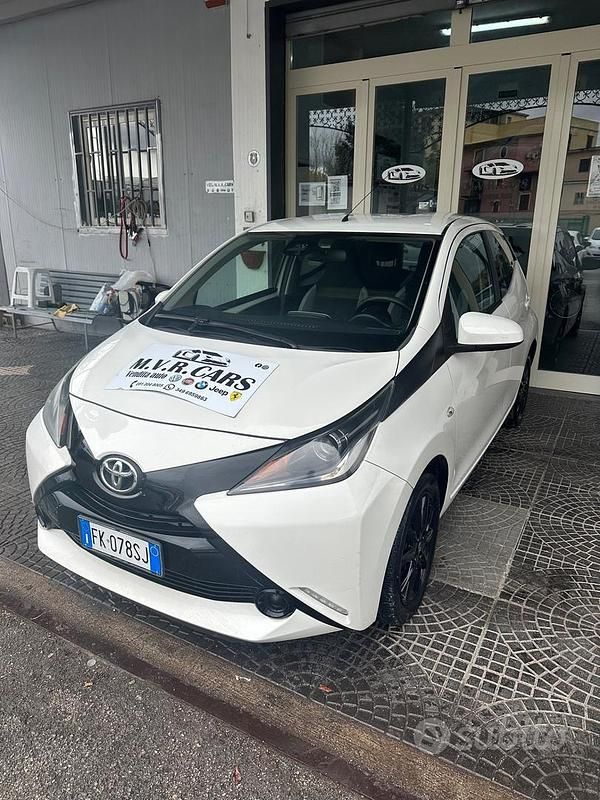 Usata Toyota Aygo X-Black 69 CV (50 kW) 2017 Bianco Utilitaria