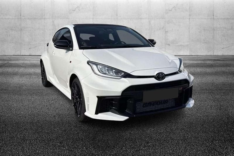Usata Toyota Yaris 304 CV (223 kW) 2025 Bianco Utilitaria
