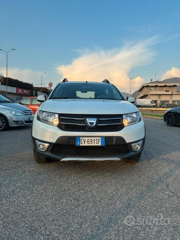 Bianco Usata 2014 Dacia Sandero Stepway Due volumi | 5200 € - Immagine 1/4