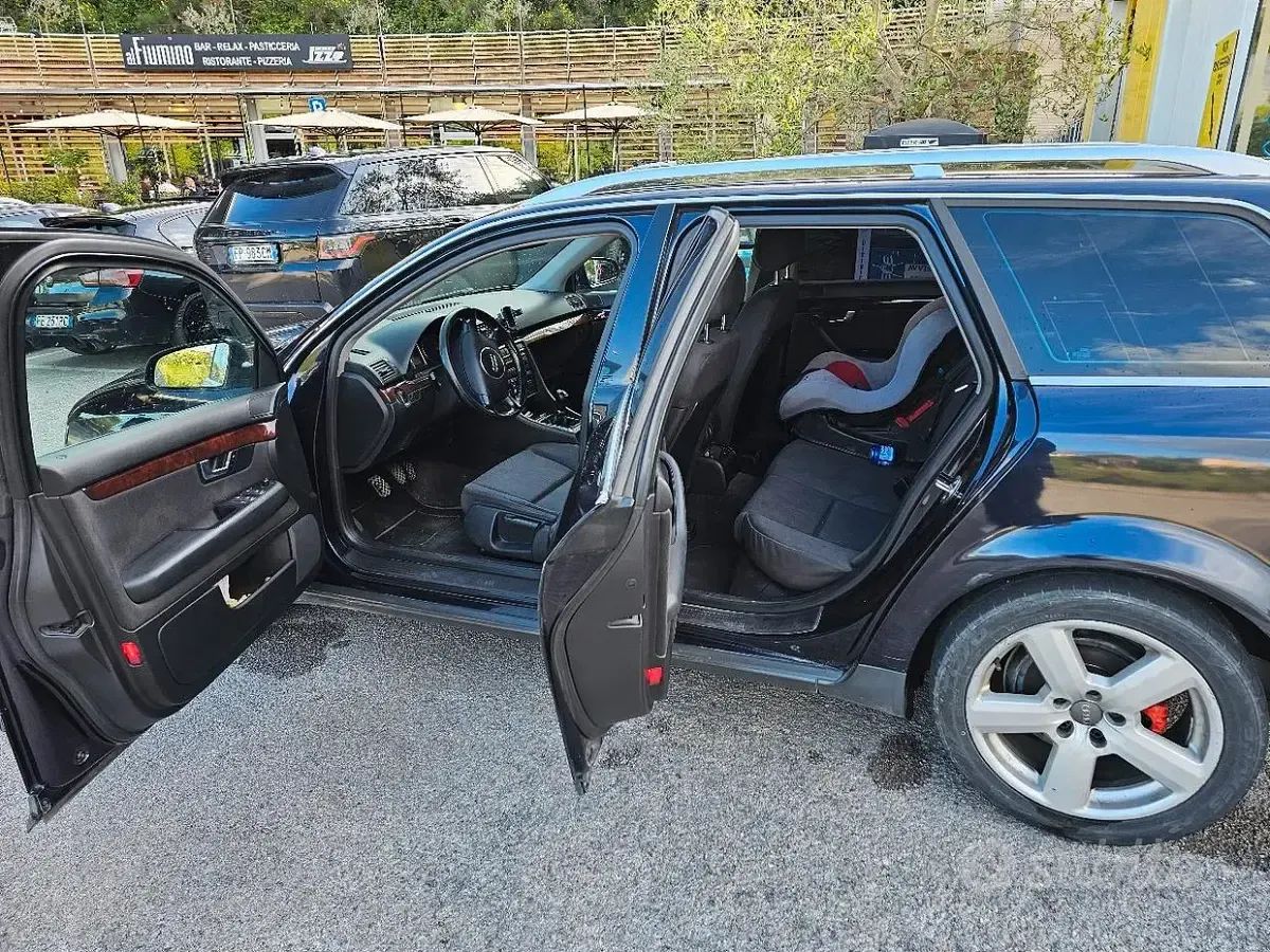 Usata Audi A4 130 CV (95 kW) 2001 Nero Station wagon