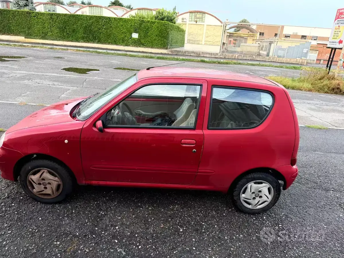 Usata Fiat 600 60 CV (44 kW) 2010 Rosso Utilitaria