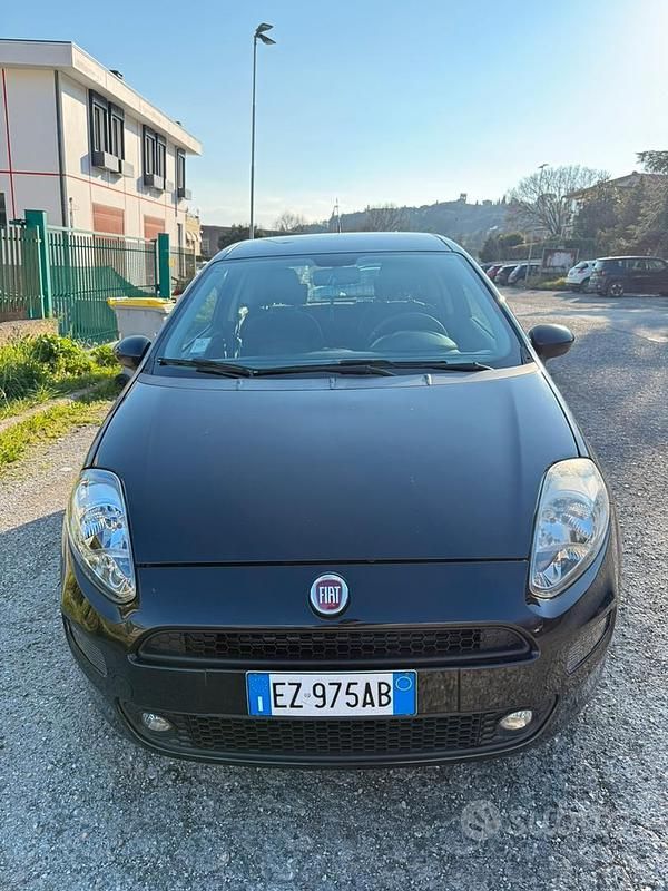 Usata Fiat Grande Punto 77 CV (56 kW) 2015 Nero Utilitaria