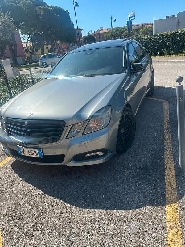 Usata Mercedes E250 Premium 277 CV (203 kW) 2009 Grigio Berlina