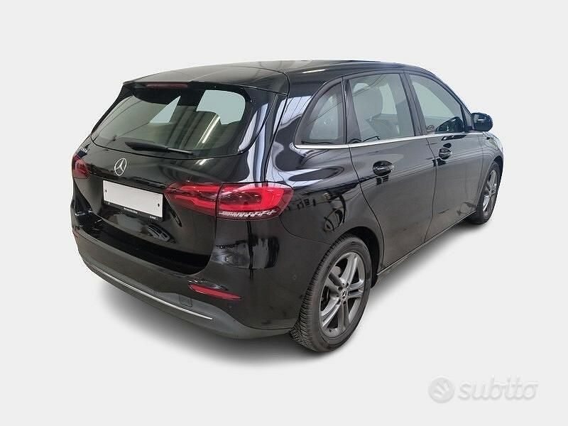 Usata Mercedes B180 Business 116 CV (85 kW) 2019 Nero Monovolume