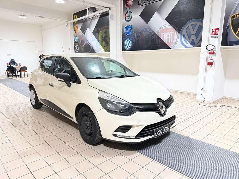 Beige Usata 2019 Renault Clio IV Intens Tre volumi | 11.900 € (Buon prezzo) - Immagine 1/4