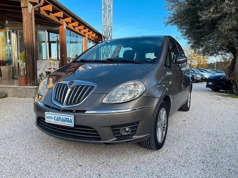 Usata Lancia Musa 89 CV (65 kW) 2008 Grigio Monovolume