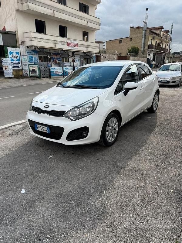Usata Kia Rio EX 75 CV (55 kW) 2013 Bianco Berlina