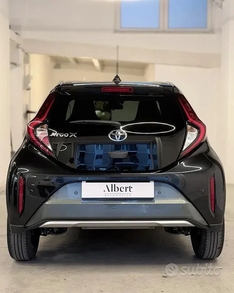 Usata Toyota Aygo X Lounge 72 CV (52 kW) 2022 Grigio SUV