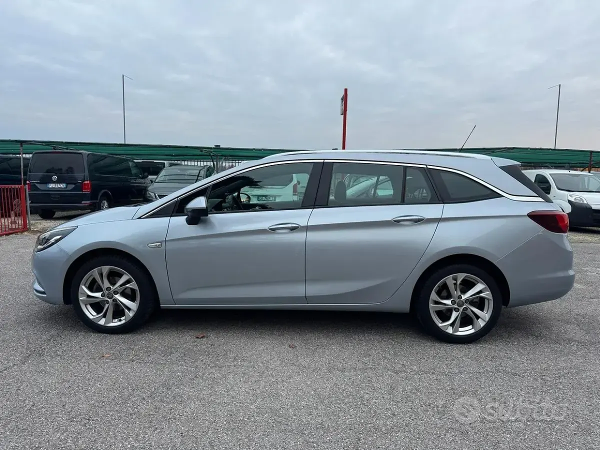 Usata Opel Astra Edition 131 CV (96 kW) 2018 Grigio Utilitaria