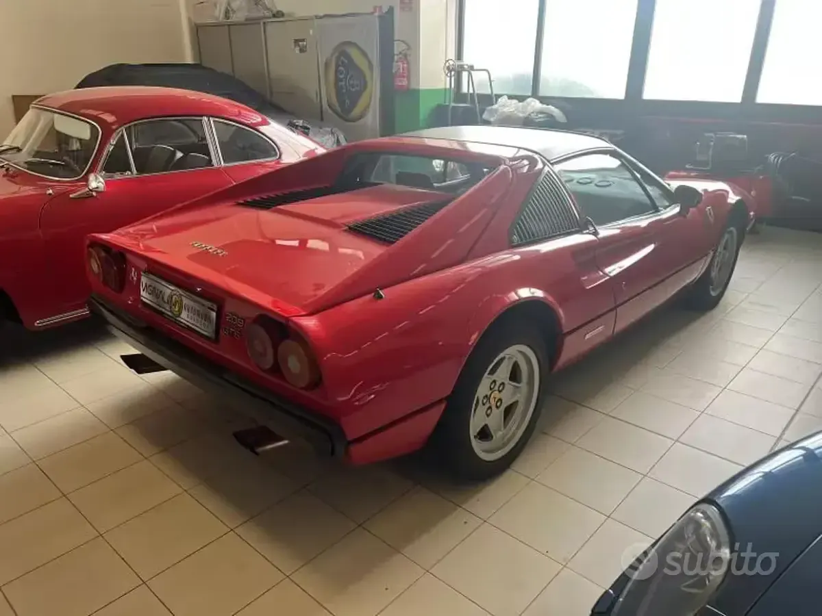 Usata Ferrari Roma 155 CV (114 kW) 1982 Rosso Cabrio