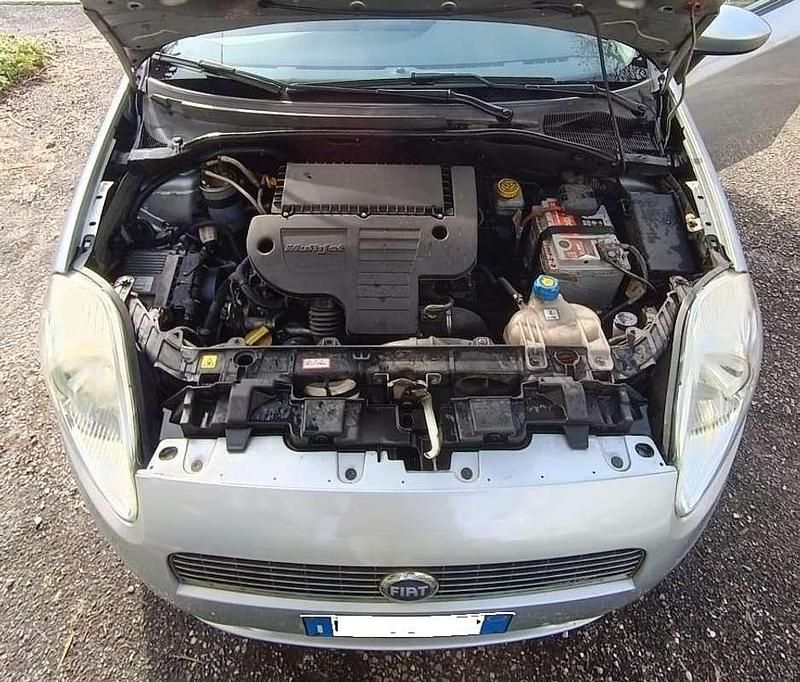 Usata Fiat Grande Punto Dynamic 75 CV (55 kW) 2007 Argento Utilitaria