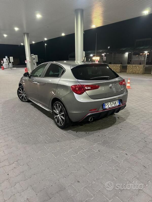 Usata Alfa Romeo Giulietta 120 CV (88 kW) 2019 Grigio Utilitaria