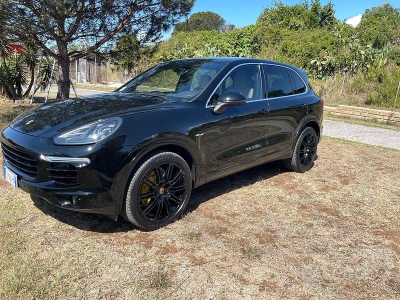 Nero Usata 2015 Porsche Cayenne SUV | 26.500 € (Buon prezzo) - Immagine 1/4